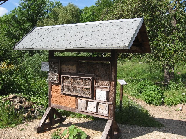 Datei:Insektenhotel Schnelle E-Mail-Ansicht.jpg