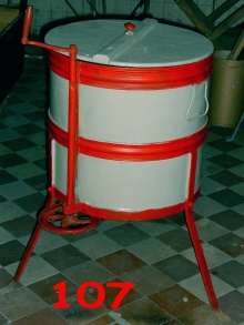 Böttcher Honigschleuder.jpg